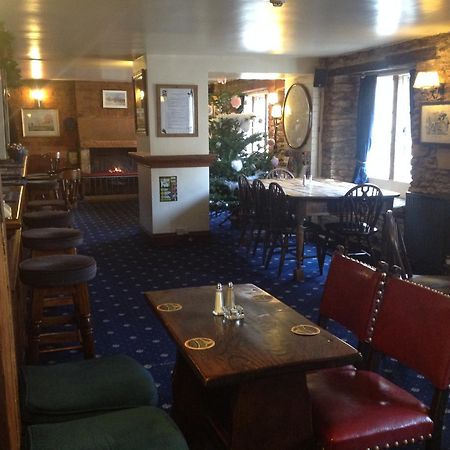 The Jolly Huntsman Hotel Chippenham  Buitenkant foto