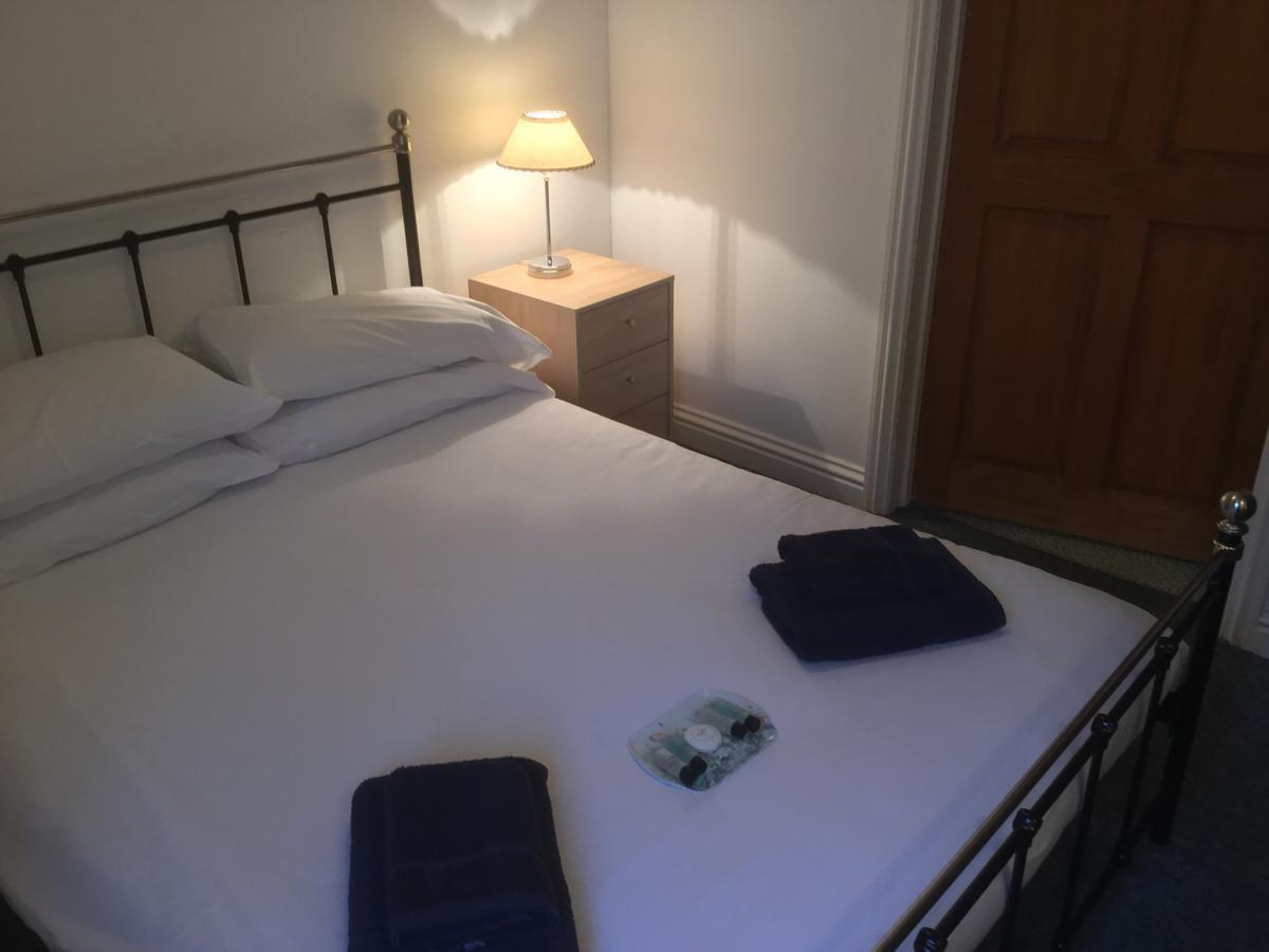 The Jolly Huntsman Hotel Chippenham  Buitenkant foto