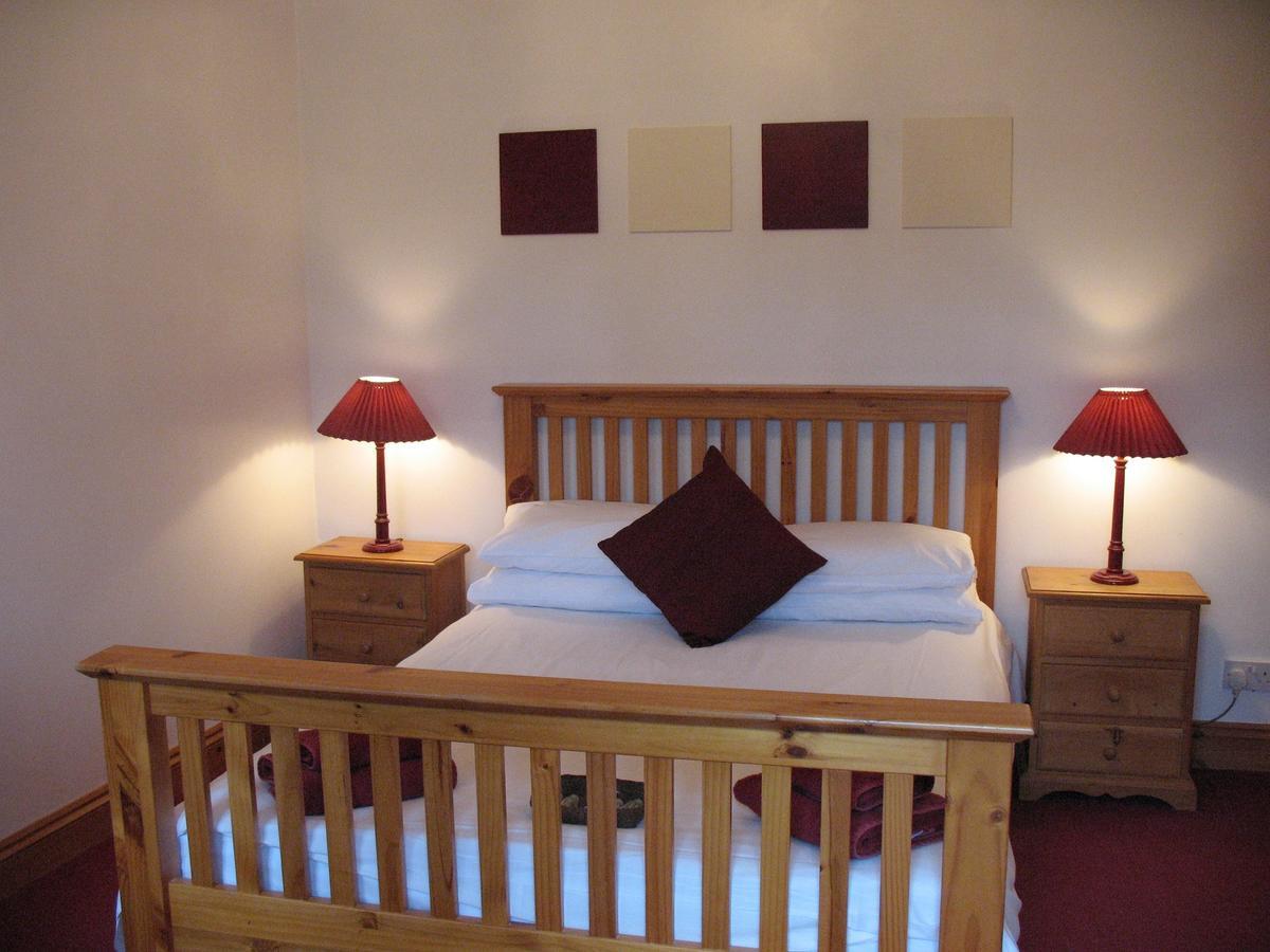 The Jolly Huntsman Hotel Chippenham  Buitenkant foto